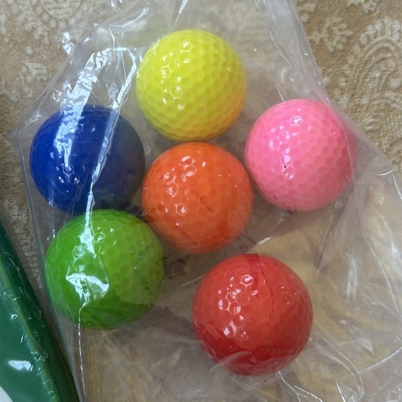 Brand New Aviat Golf Practice Putting Cup Portable Set of 6 Colorful Golf Balls - Picture 5 of 6